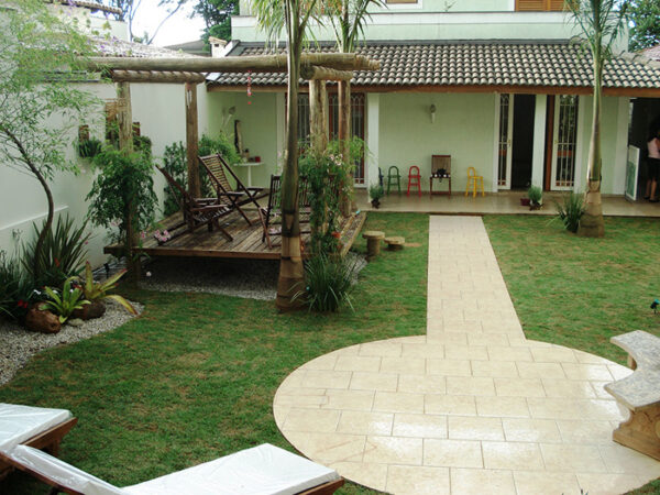 Quintal com Área de Lazer