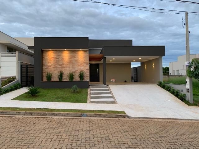 Casa com garagem na frente: como aproveitar bem a fachada