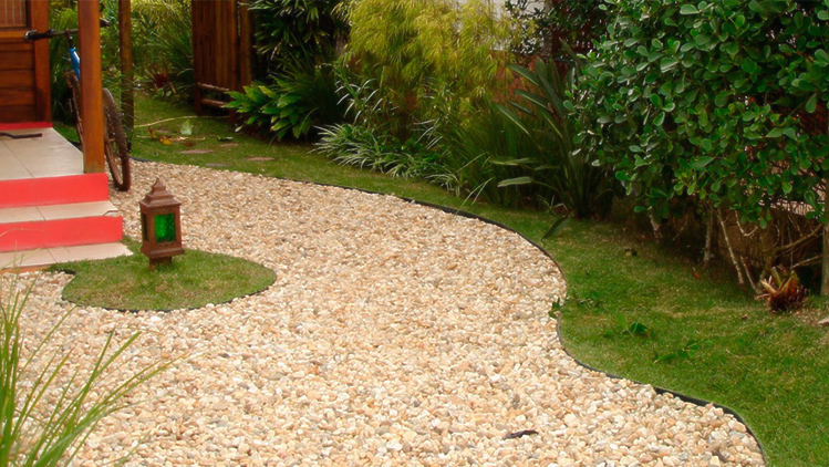 Pedras para jardim: tipos e ideias para usar no paisagismo